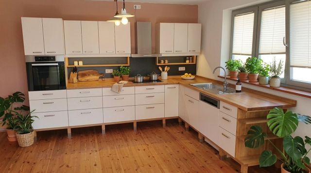 Küche mit Arbeitsplatte Eiche